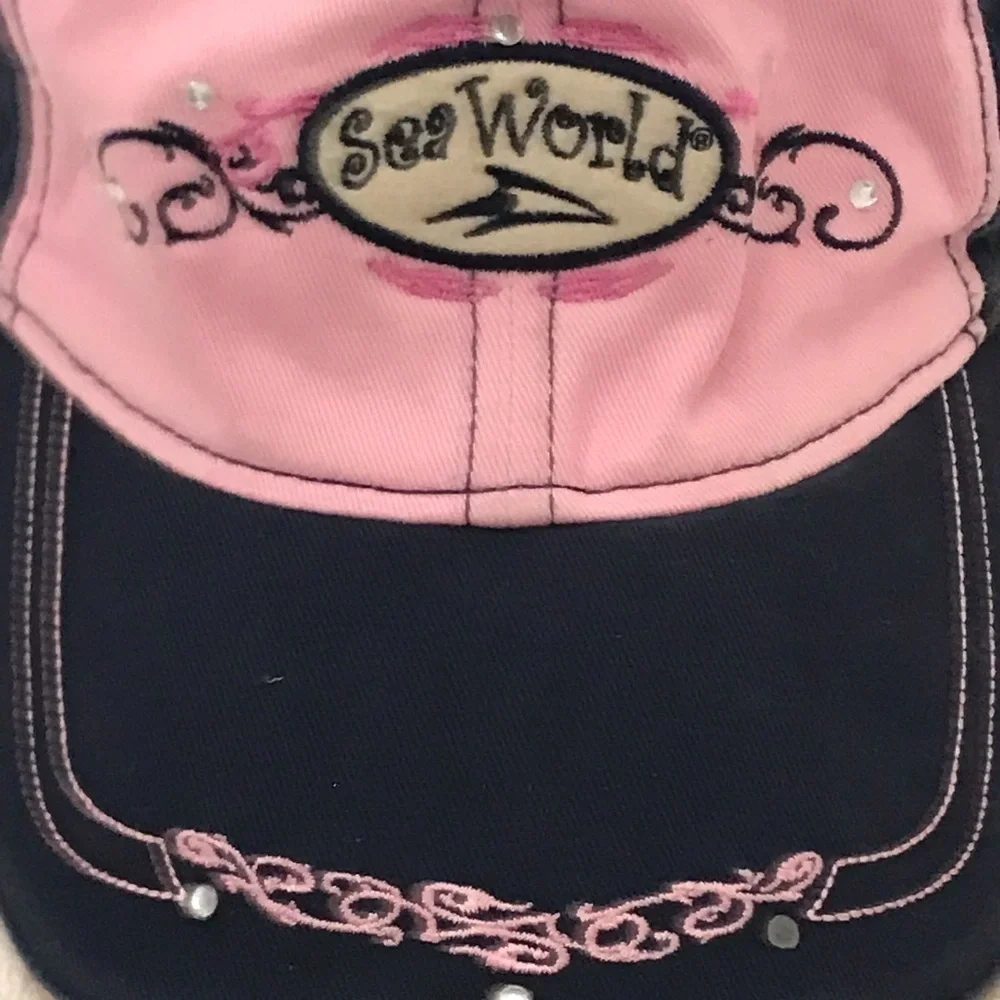Sea World Adventure Parks Girls Adjustable Pink Black Sequined Cap